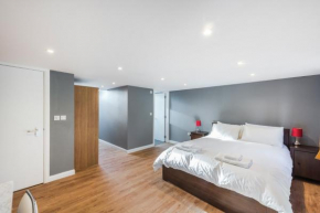 Spacious 4 bed house near Greenwich